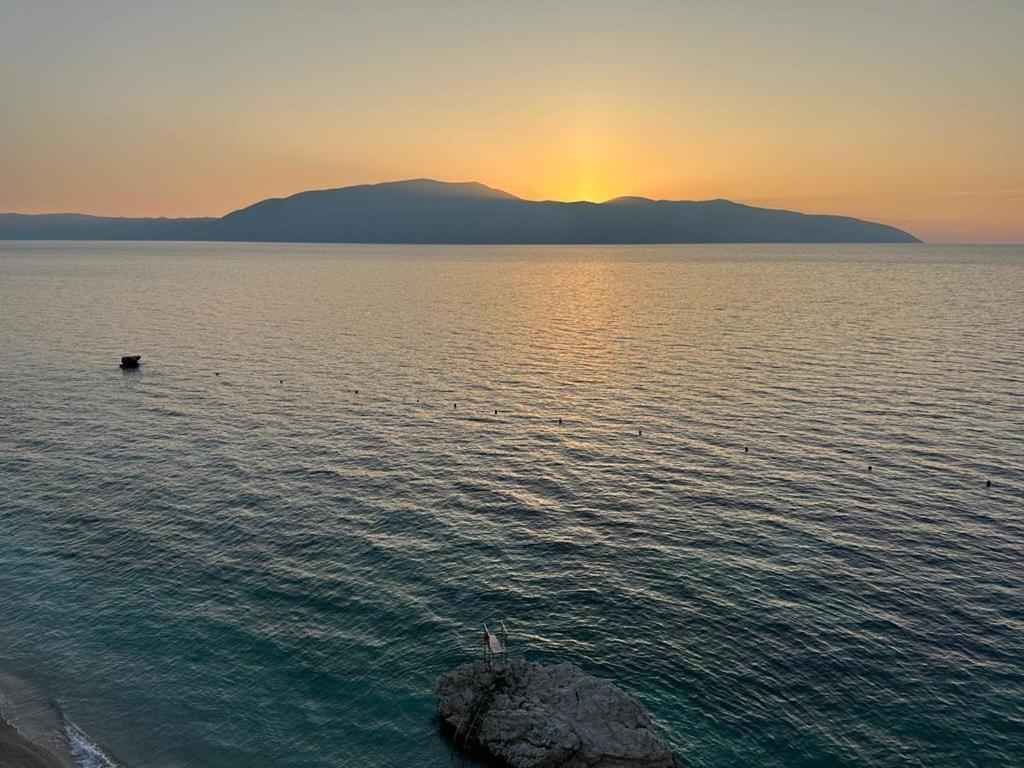Beachfront With Hotel Facilities Vlorë Extérieur photo